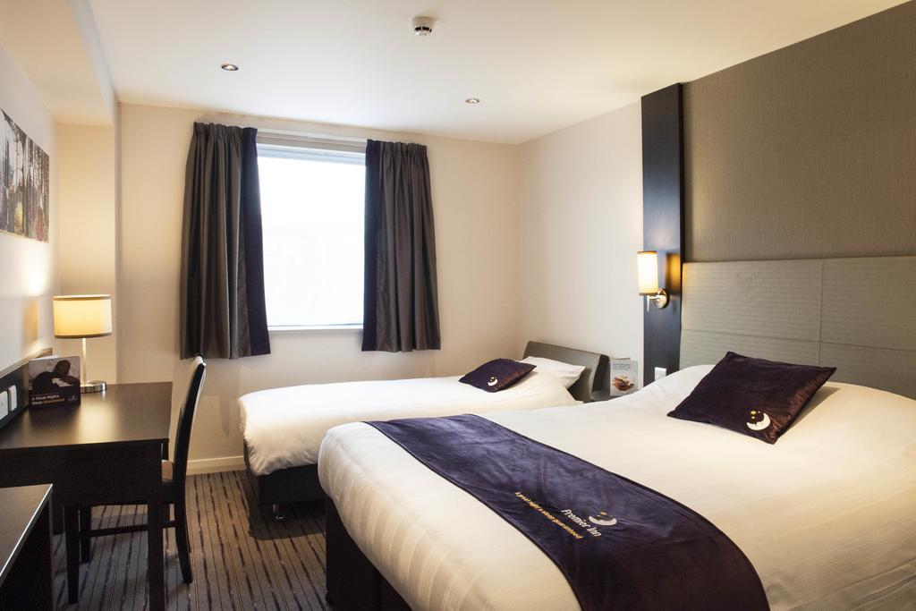 Premier Inn Aberdeen City Centre Room photo