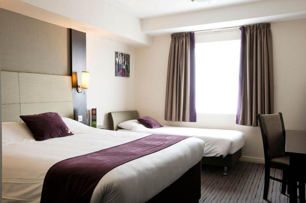 Premier Inn Aberdeen City Centre Room photo