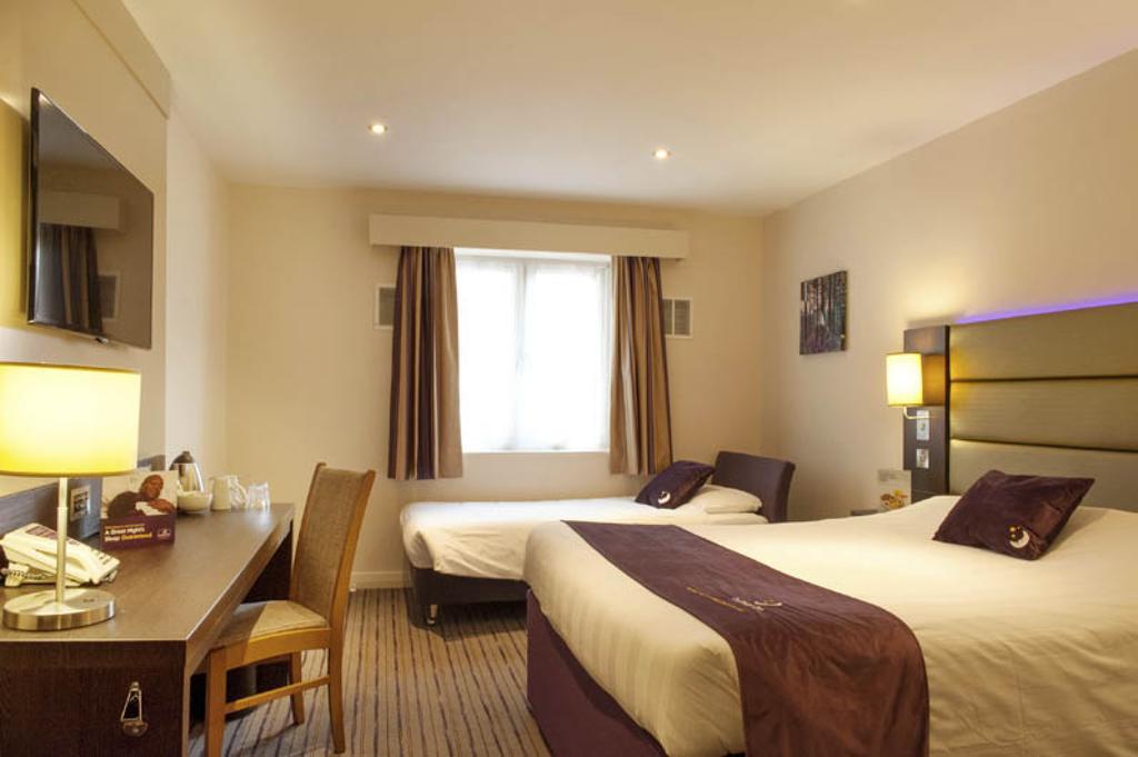 Premier Inn Aberdeen City Centre Room photo