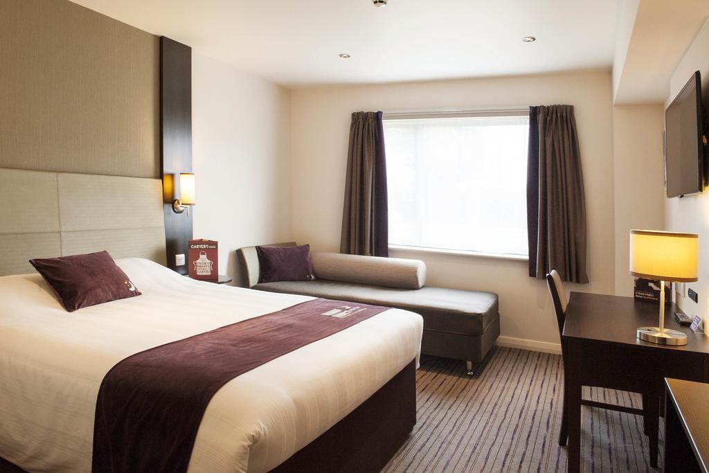 Premier Inn Aberdeen City Centre Room photo