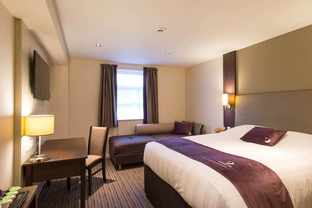 Premier Inn Aberdeen City Centre Room photo