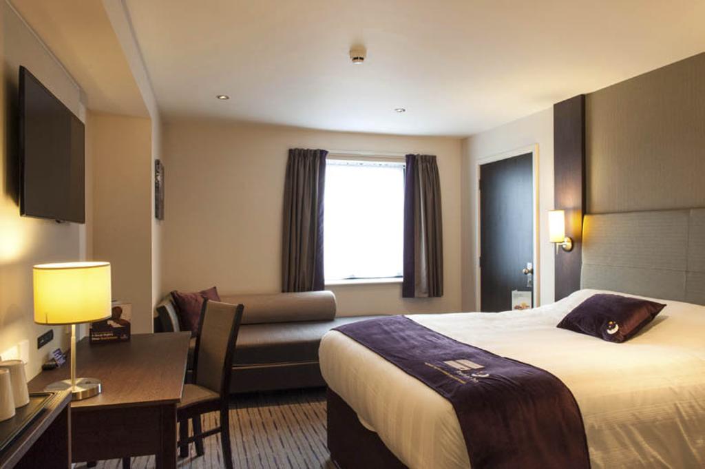 Premier Inn Aberdeen City Centre Room photo