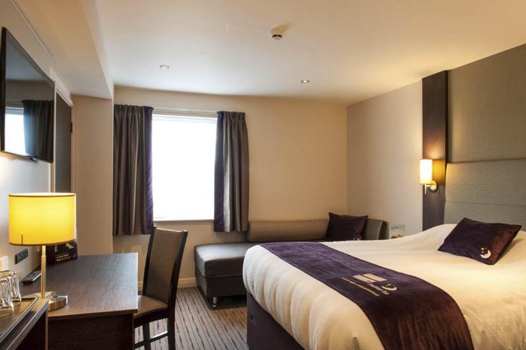 Premier Inn Aberdeen City Centre Room photo